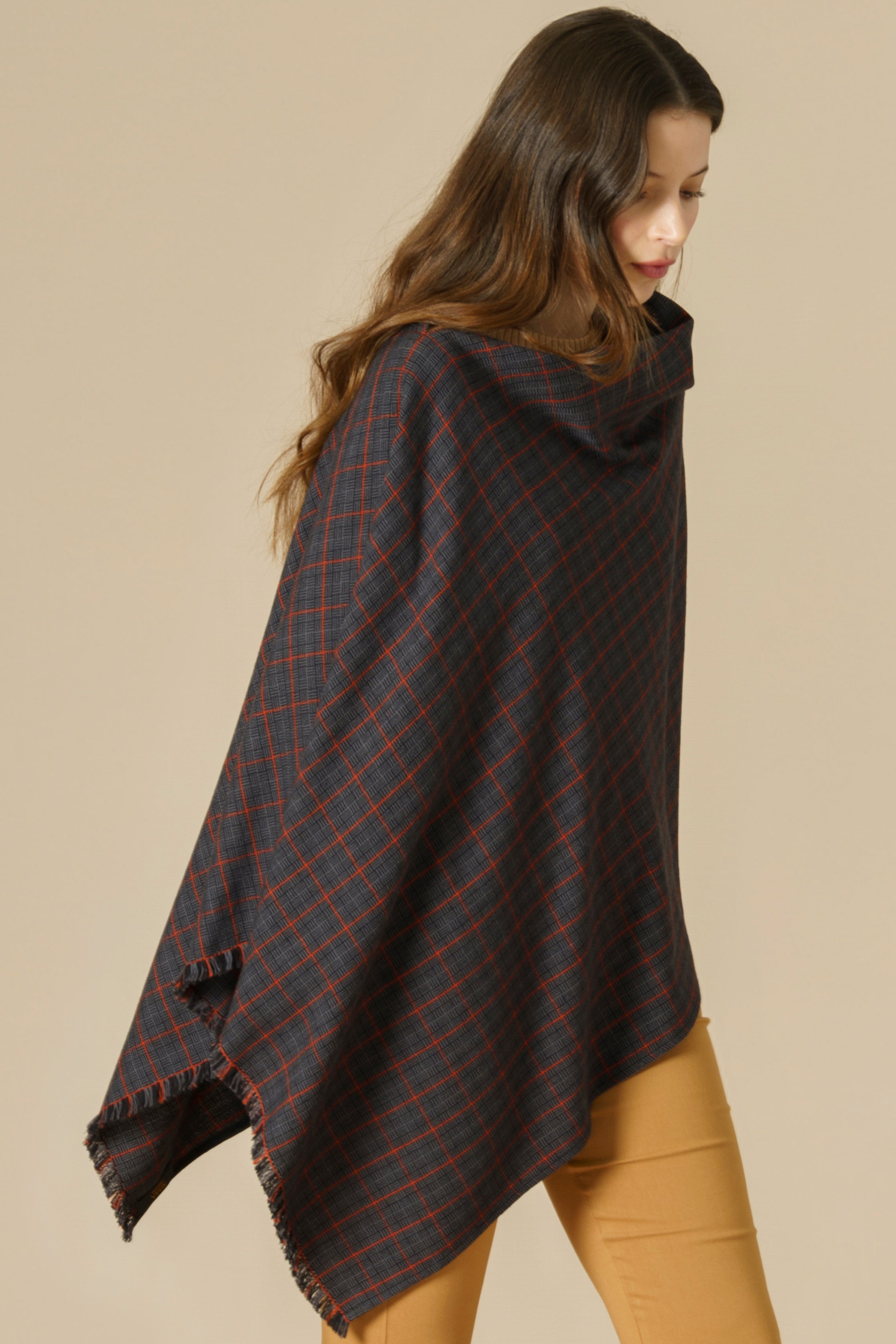 PONCHO BARRACÁN - gris y negro