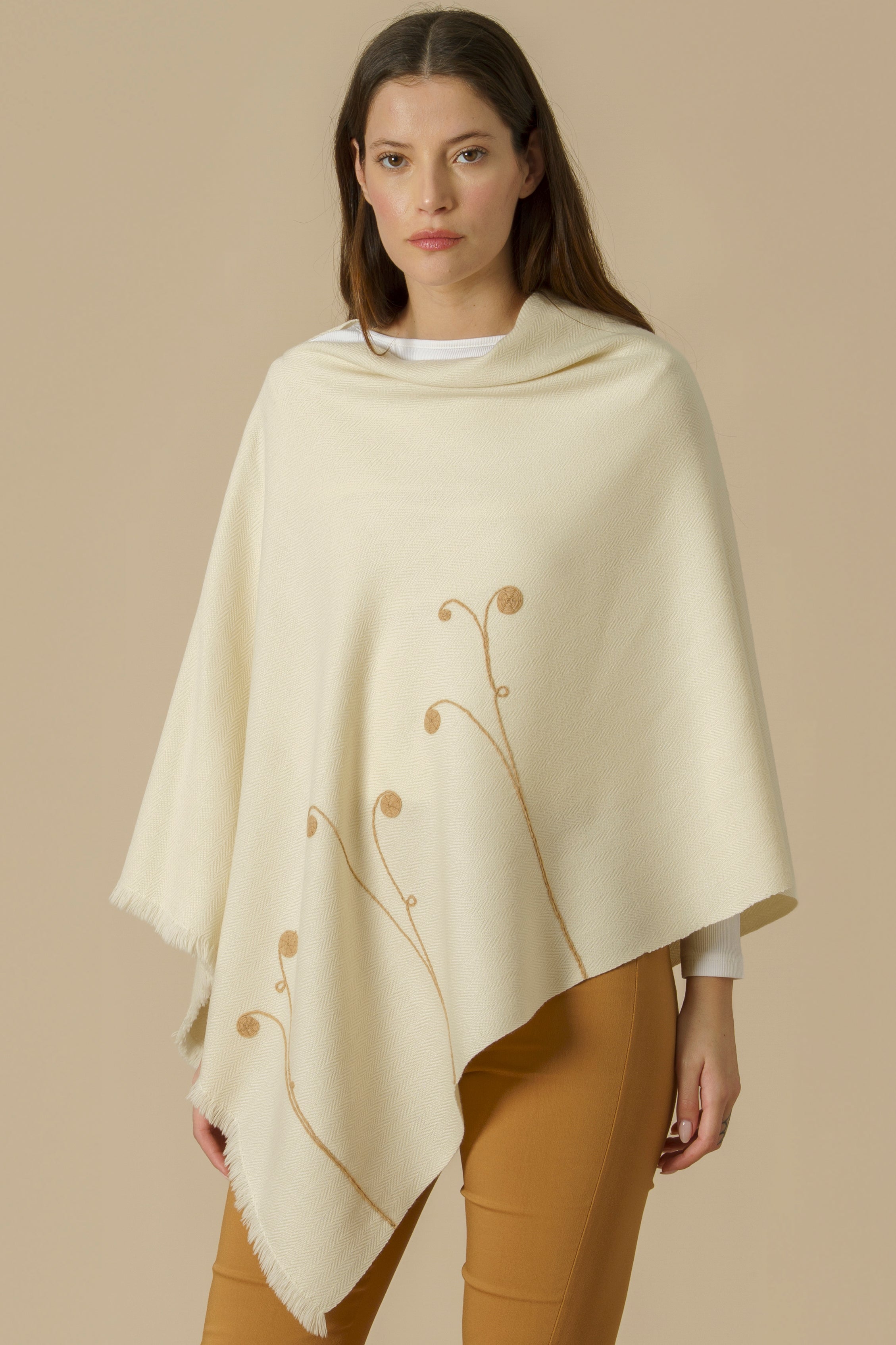 PONCHO KALÚ - guanaco