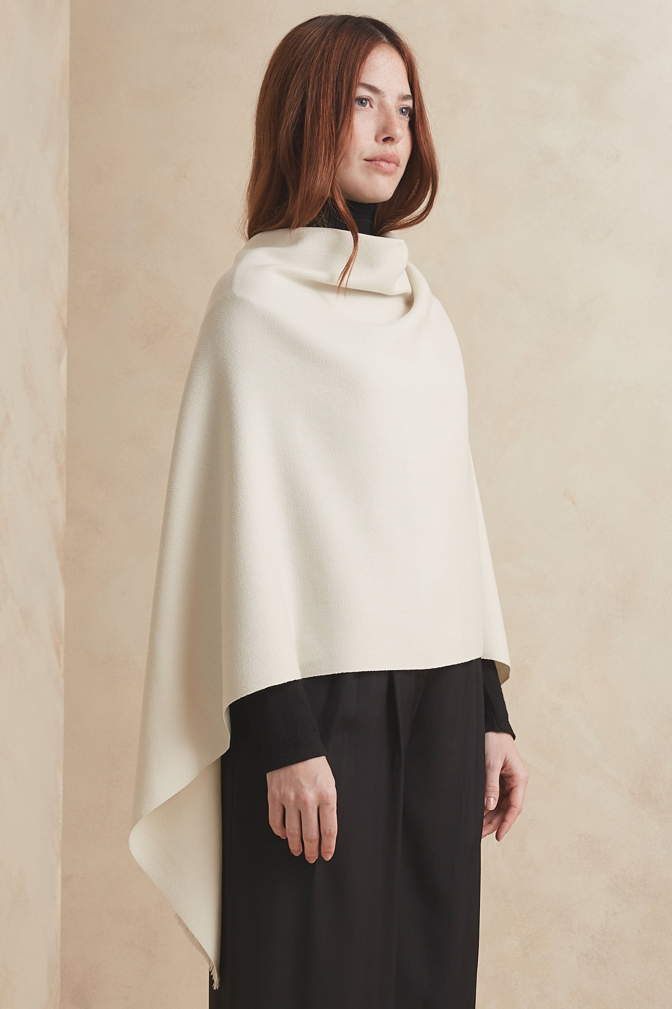 PONCHO LAIKUM - crudo