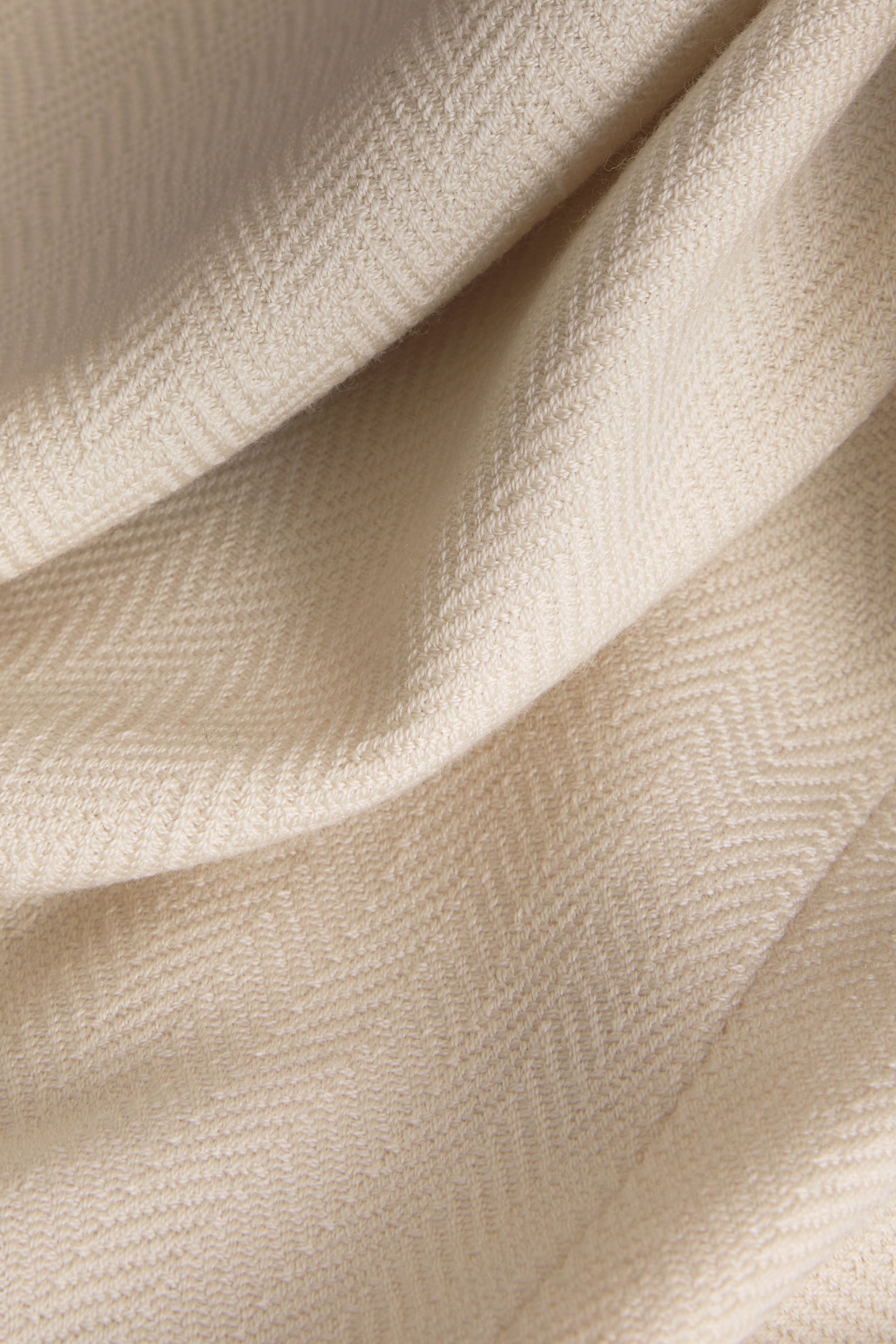 PONCHO LAIKUM - crudo