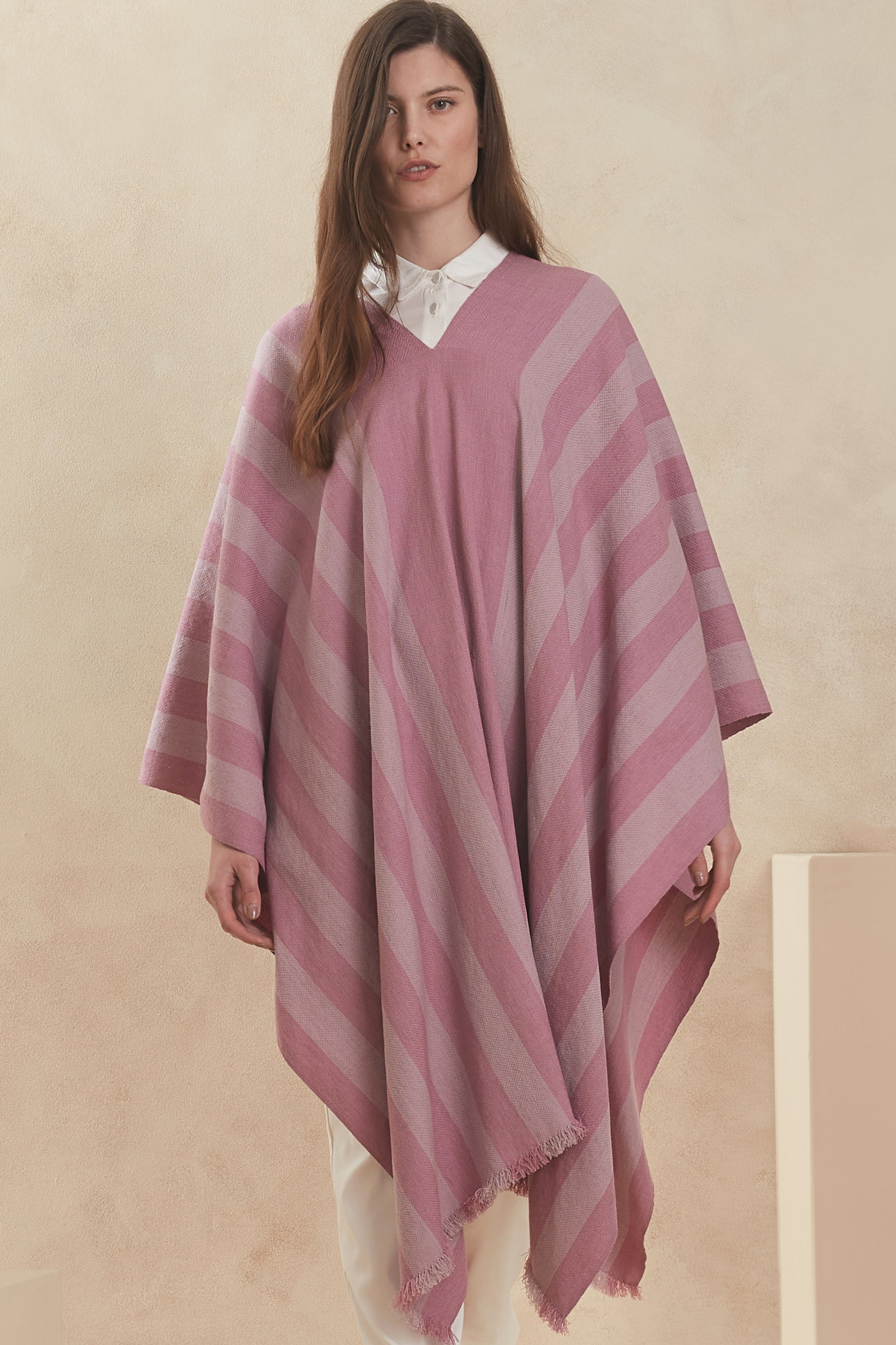 PONCHO LLOMEN