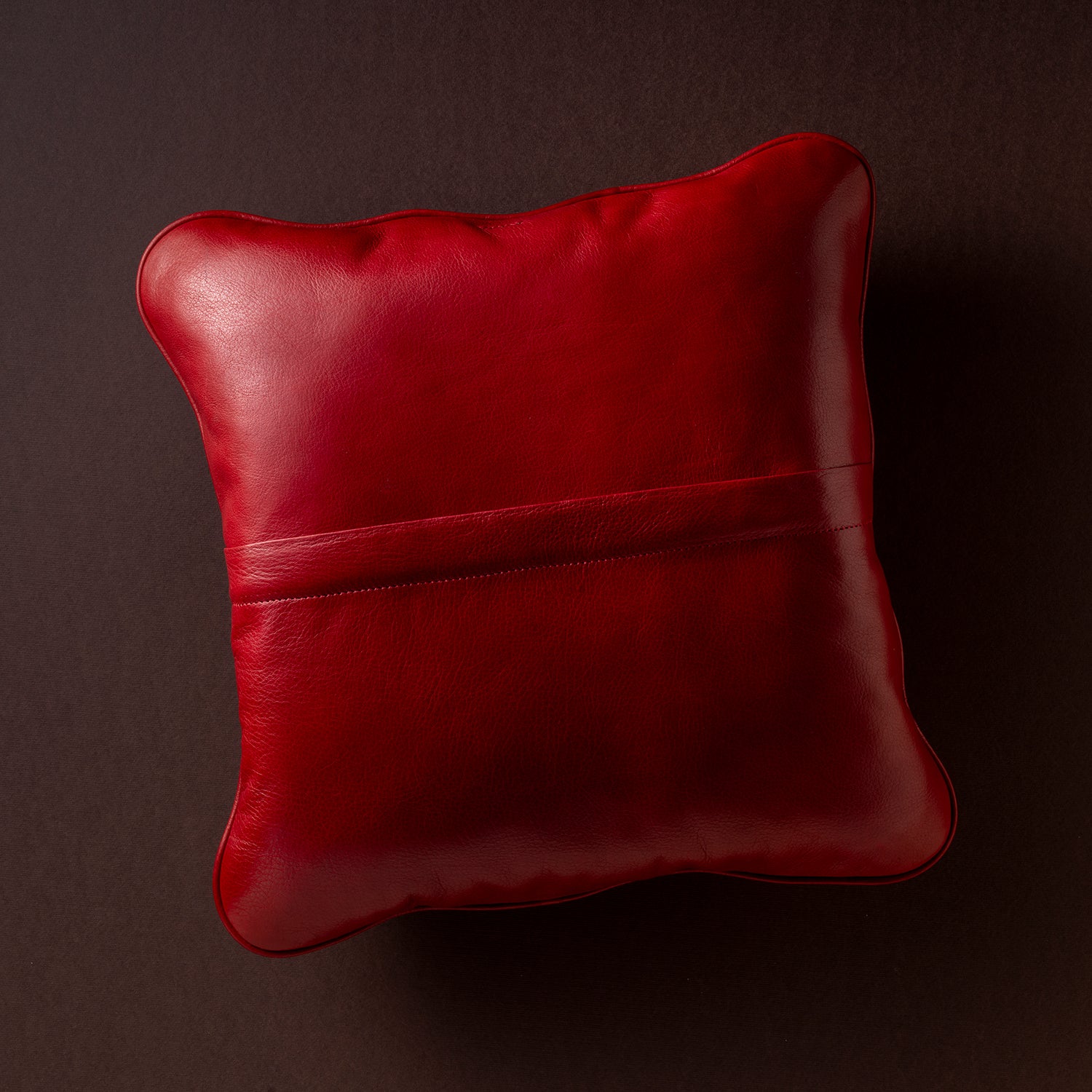 ALMOHADON DE CUERO TEJIDO - rojo