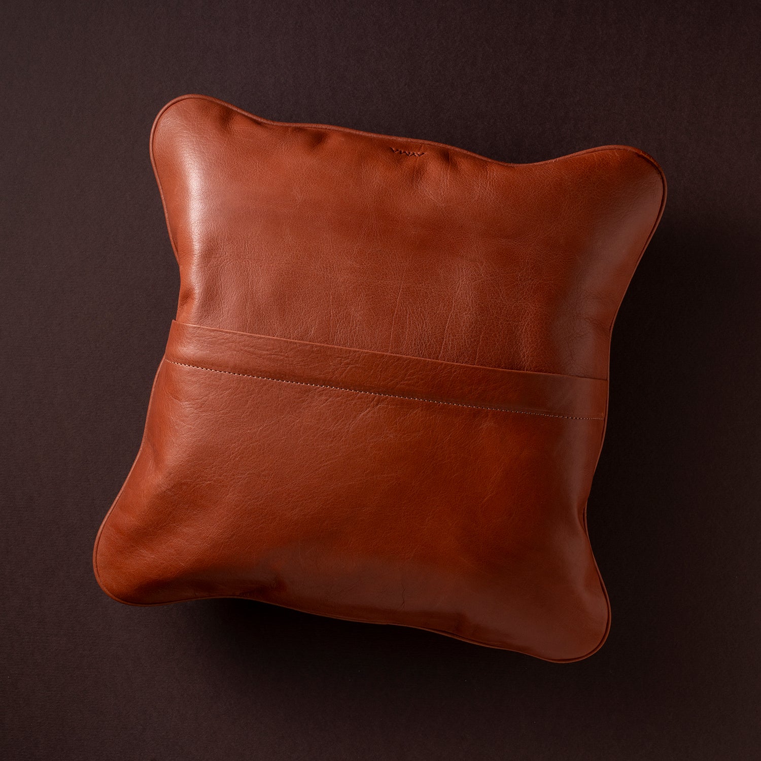 ALMOHADON DE CUERO TEJIDO - suela y gris