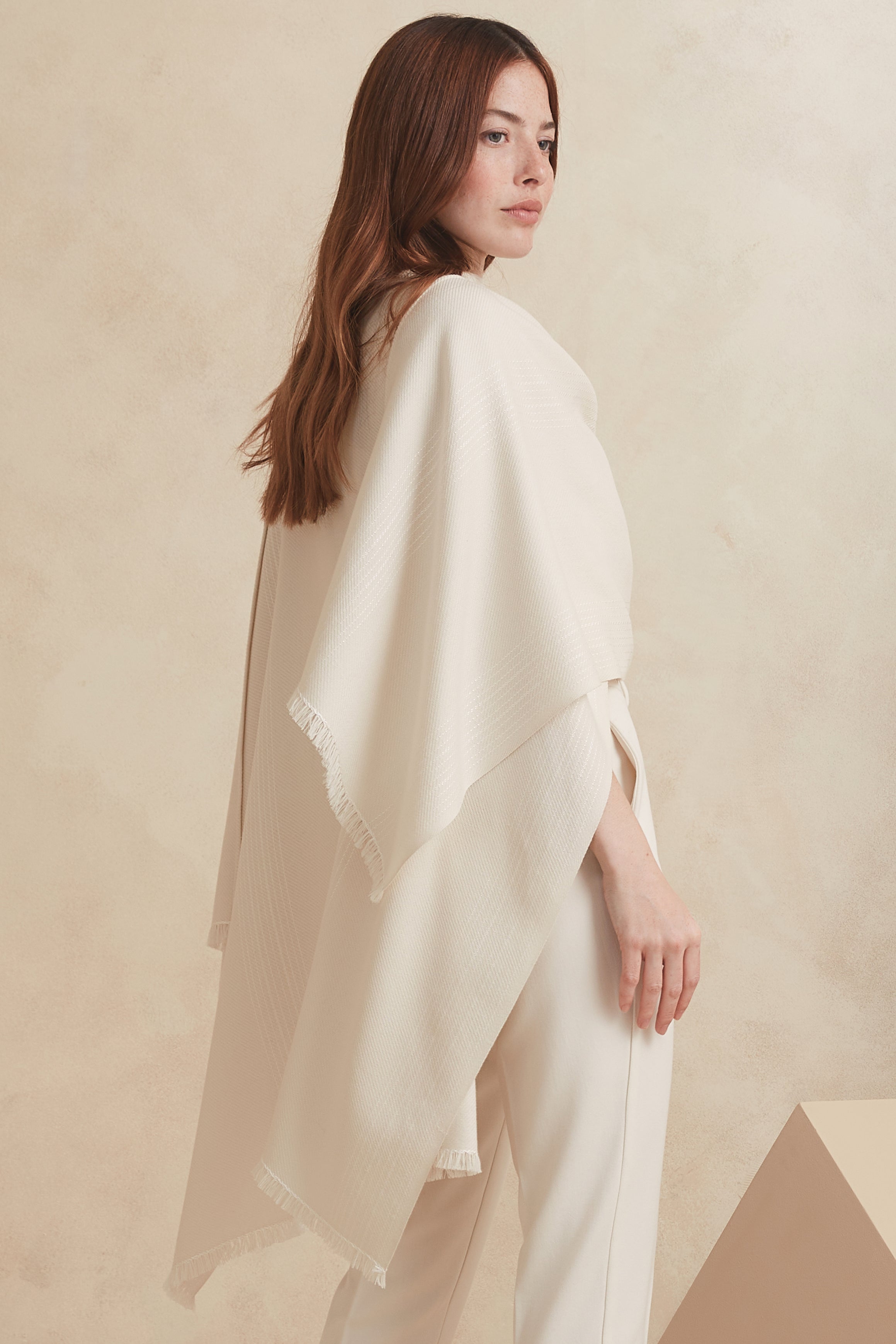 RUANA TANU - líneas de seda