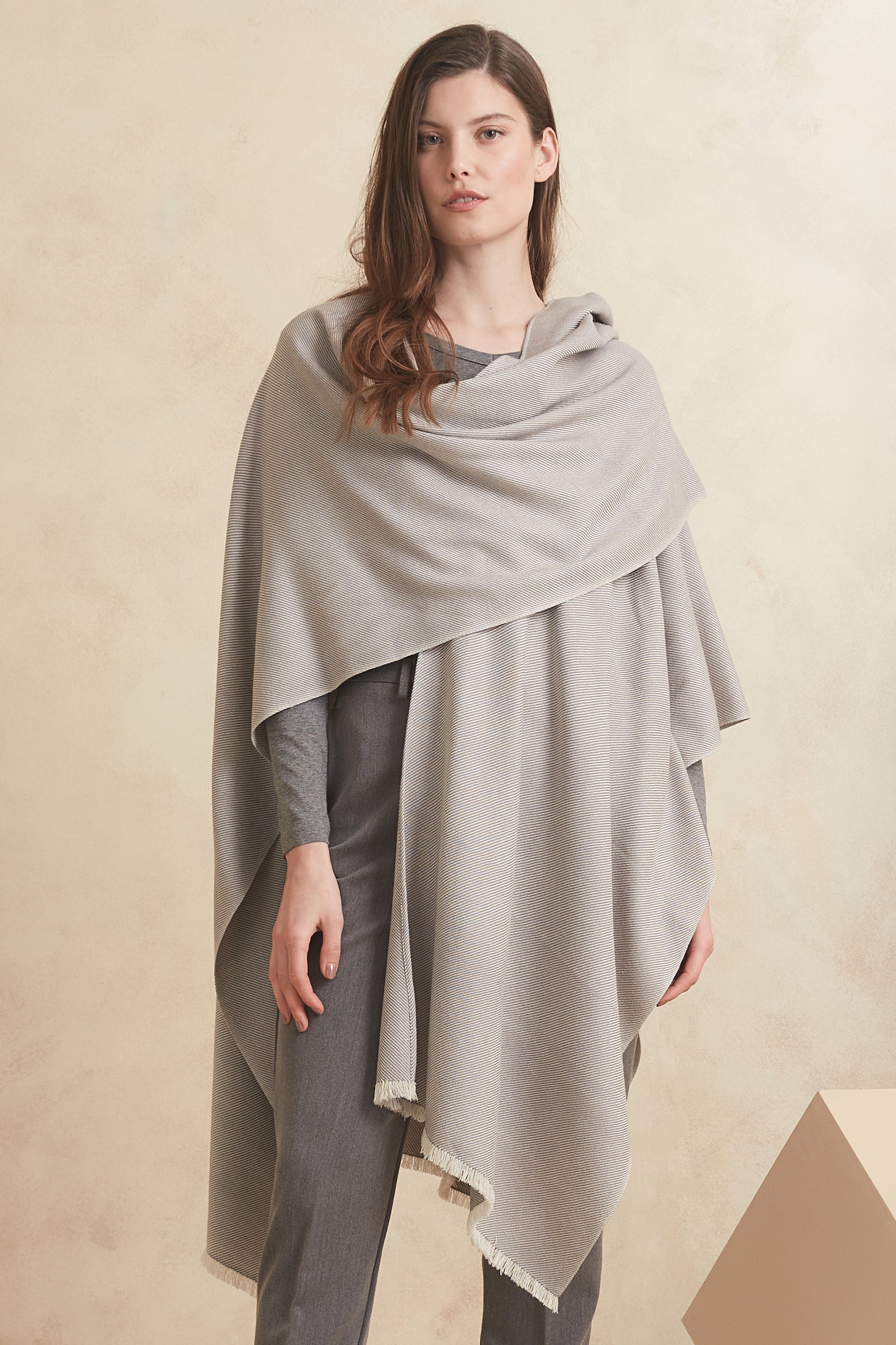 RUANA HAUSH - gris